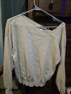 !!.   Ladies S  Cream Geometric  Lightweight Sweater